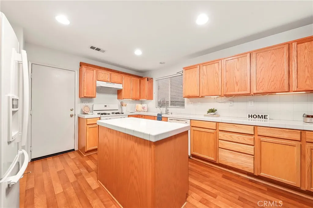 43635 Castle Circle, Lancaster, California 93535 home-pic-18